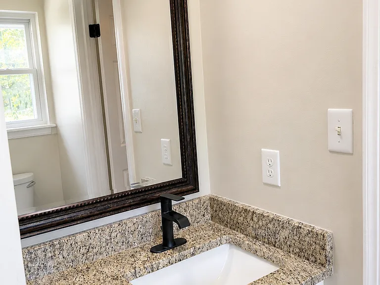 1207 W School St — Photo 8