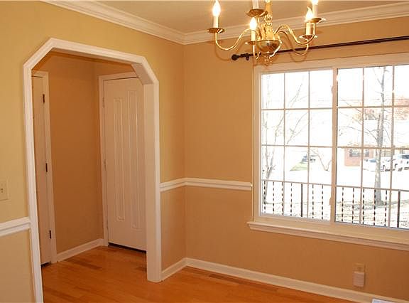 5th image of 110 Lee Ct