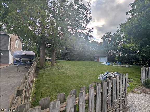 5th image of V/l Erie Rd