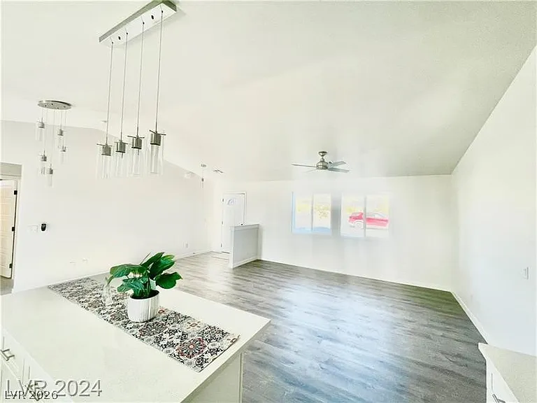 5600 Genoa Ave — Photo 4