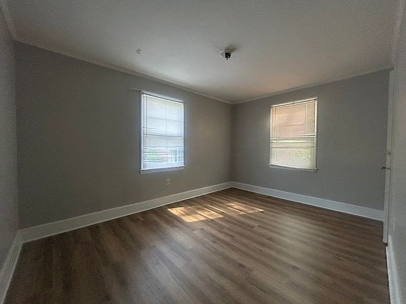 4th image of 1060 Westchester St
