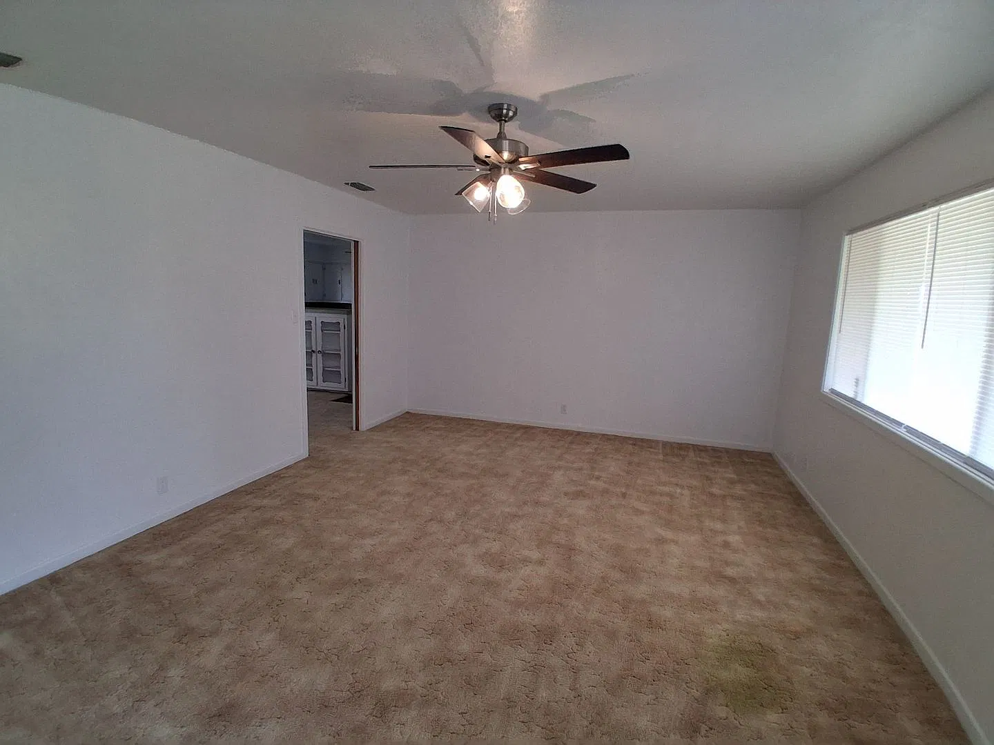 W 17th Ln 1528 — Photo 3