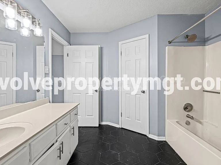 5806 Ashridge Pl — Photo 9