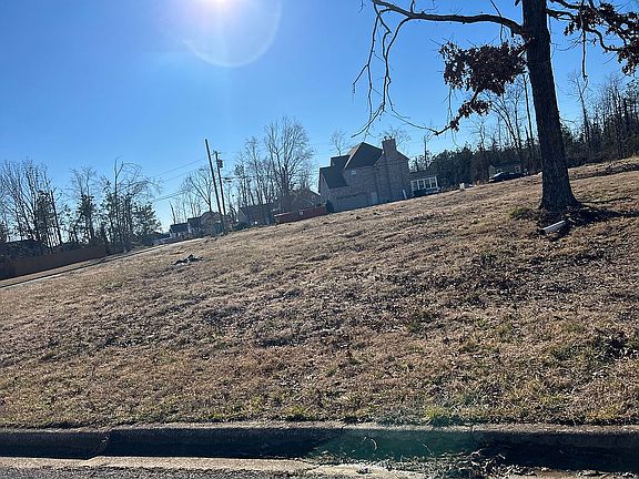 3rd image of 2121 Peterson Dr