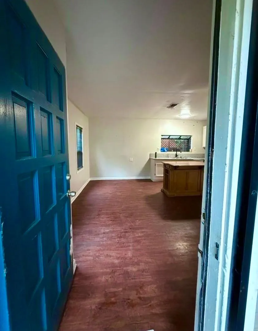 Charming East Sacramento Bungalow Near McKinley Park — Photo 3