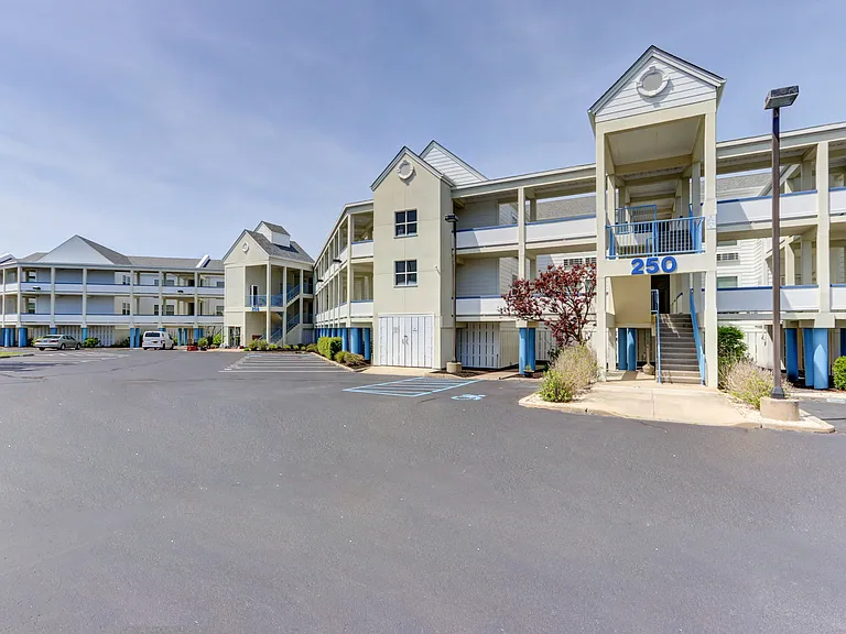 260 Dune Rd #124 — Photo 23