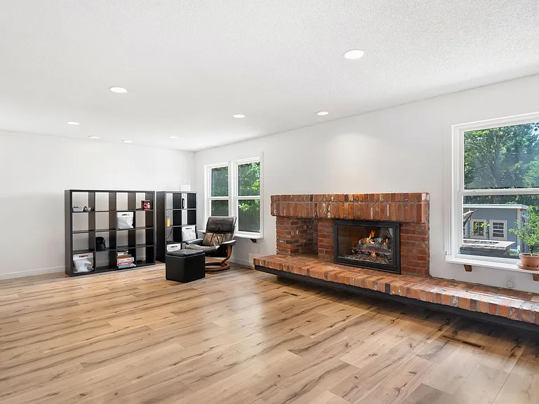 10217 Julian St — Photo 14