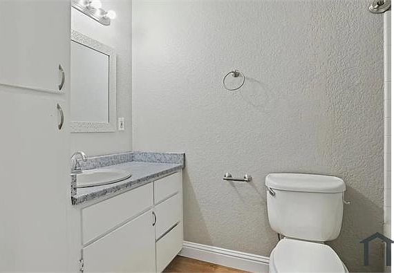 4th image of 712 McCoy Ct #166