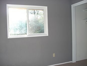 2nd image of 115 E Huntley St