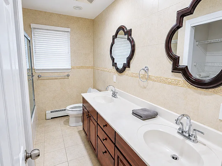2ND FL - MAIN COMMON BATHROOM - DOUBLE VANITY