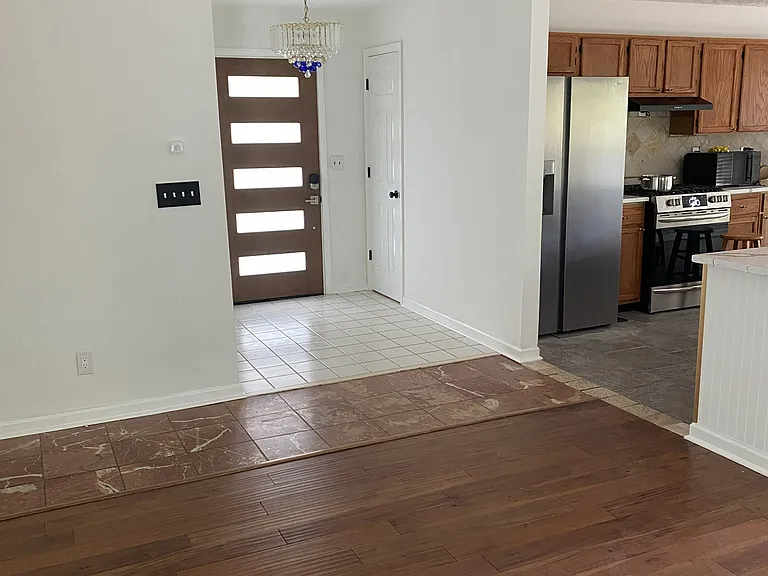6917 Rock Creek Ct — Photo 3