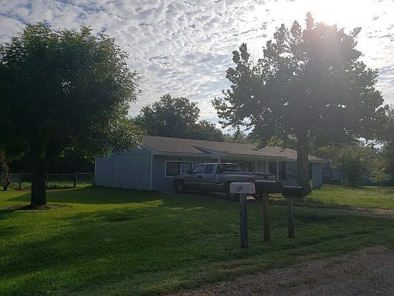 3rd image of 704 W Gary Dr