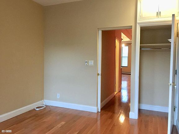 4th image of 513 50th Ave APT 1R