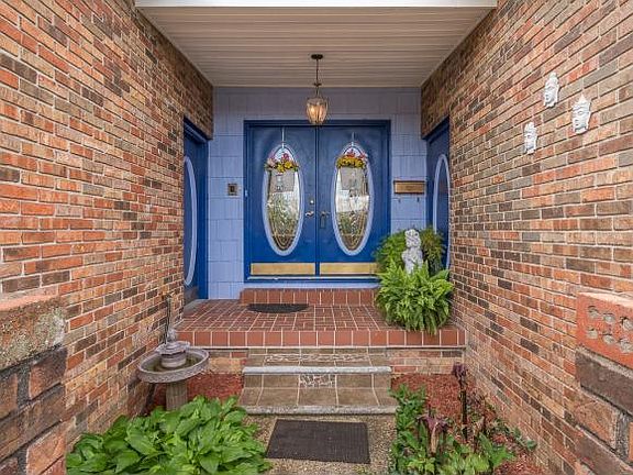 2nd image of 349 Dunbar St