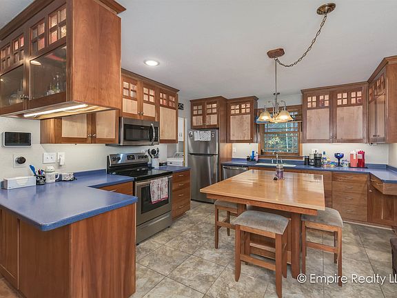 3rd image of 3016 Treaty St