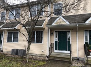 90 Cherry Hill Dr #90, Bridgeport, CT 06602