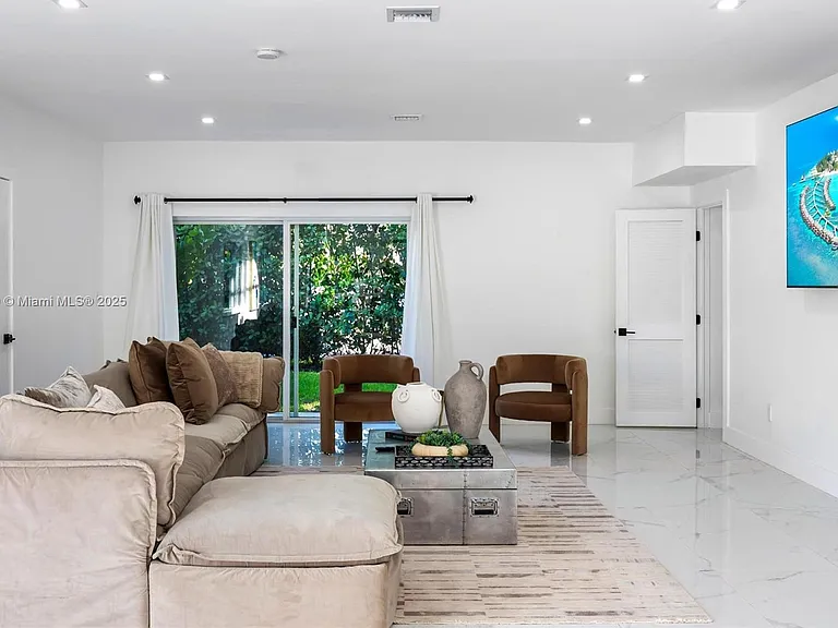 1651 SW 13th Ave — Photo 7