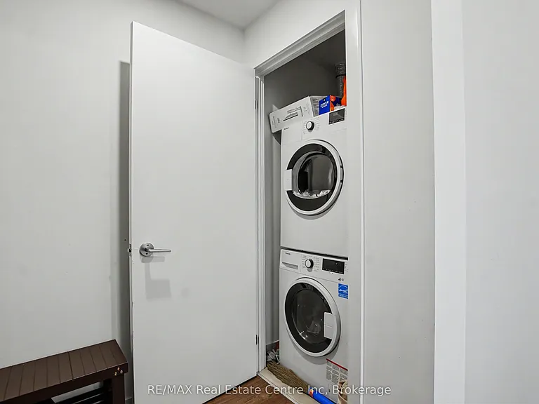 15 Wellington St S #2214 — Photo 22