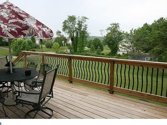 4th image of 148 Hillside Cir