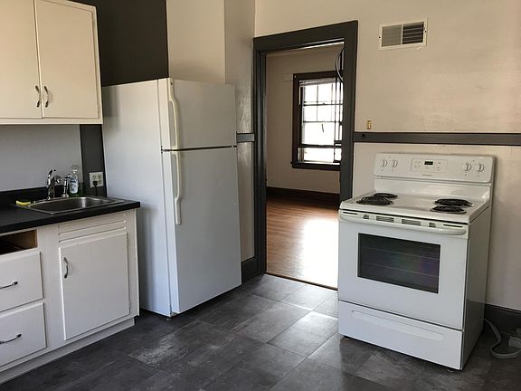 4th image of 3332 N Downer Ave