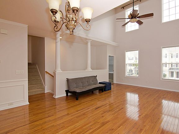 4th image of 1430 Hamlin Park Cir