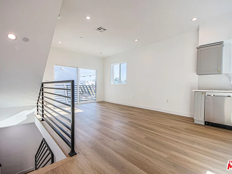 11443 1/2 Hatteras St — Photo 16