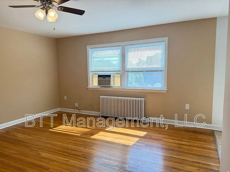 2 bed, 1.0 bath, 900 sqft, $1,450 — Photo 3