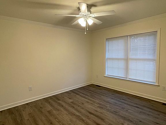 5th image of 206 W 3rd St