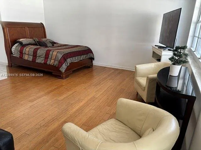 The Decoplage Condo — Photo 2
