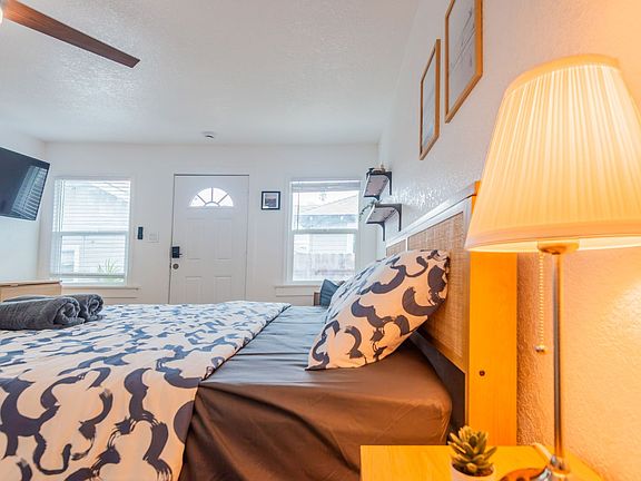 5th image of 125 N Broadway Ave #17