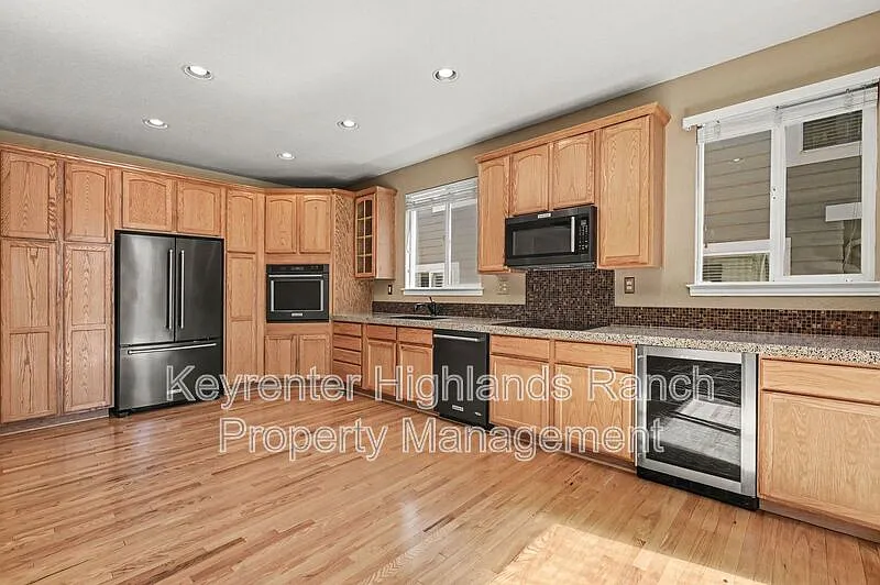 4 bed, 3.0 bath, 3833 sqft, $3,500 — Photo 4