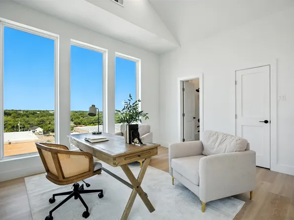 312 N Lancaster Ave #101, Dallas, TX 75203