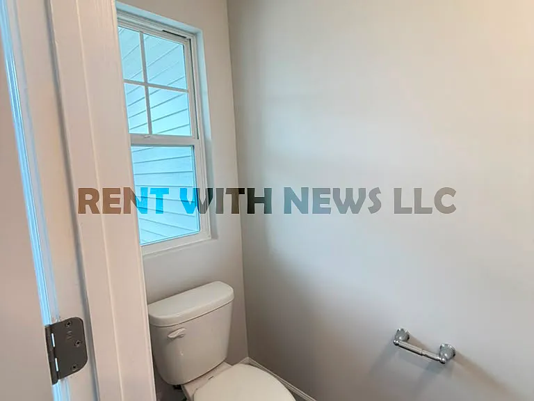 282 Paramount Dr — Photo 26