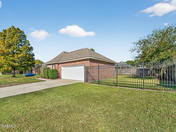 3rd image of 100 Osage Dr