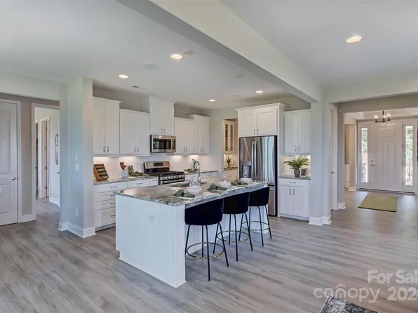 166 Glenn Dr, Mooresville, NC 28115