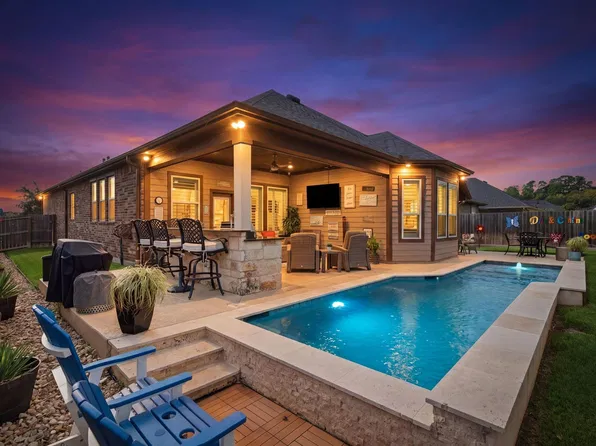 446 Westlake Lndg, Conroe, TX 77304