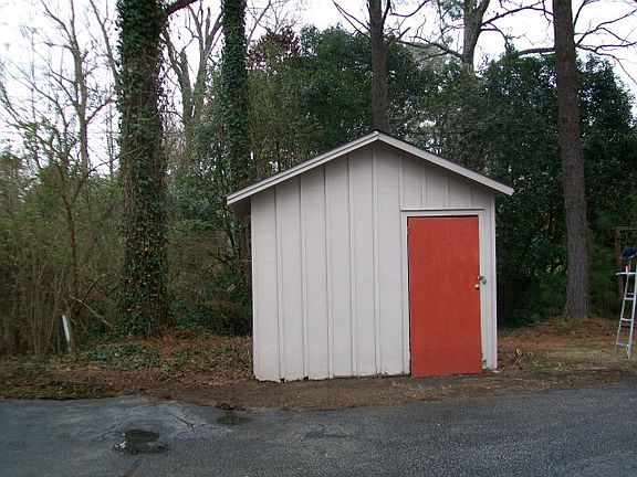 4th image of 2210 Somerset Dr N