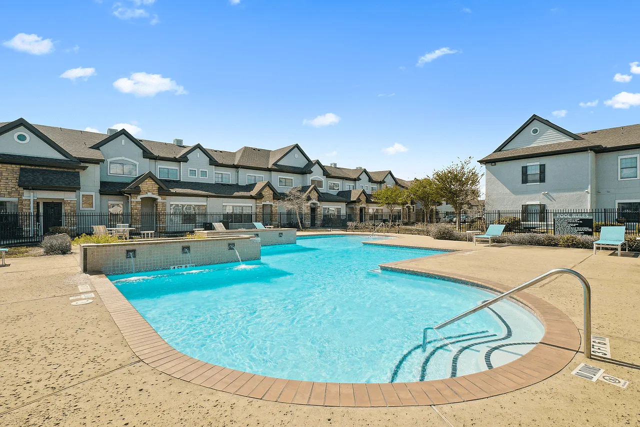 Champion Townhomes on the Green — Photo 4