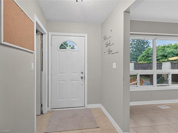 5th image of 39 Dundee Dr
