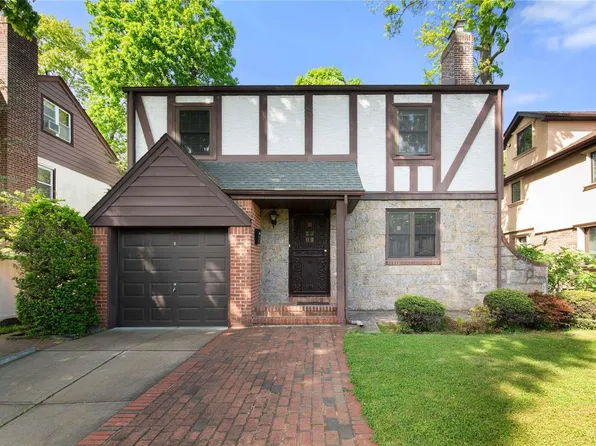 217-25 Peck Ave, Hollis Hills, NY 11427