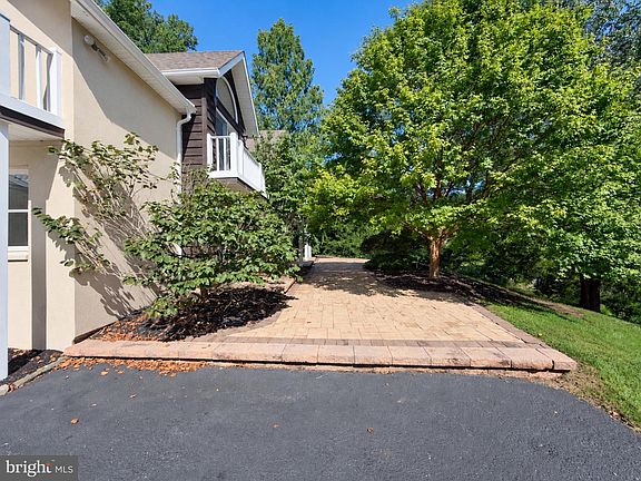 4th image of 962 White Bear Rd