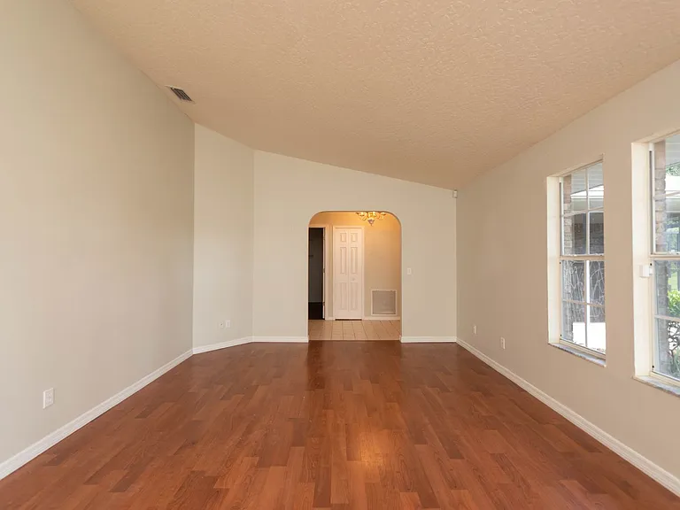 1236 Buffing Cir SE — Photo 27