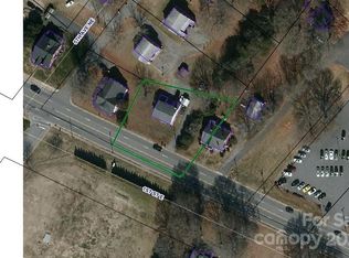 511 1st St E #1, Conover, NC 28613
