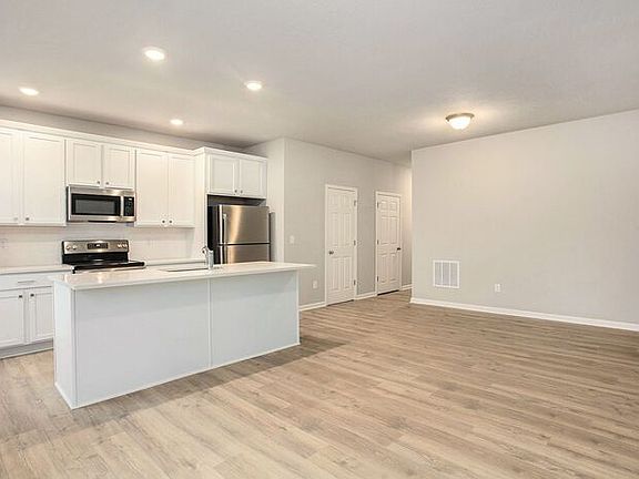 4th image of 4652 Glen Haven Dr SE