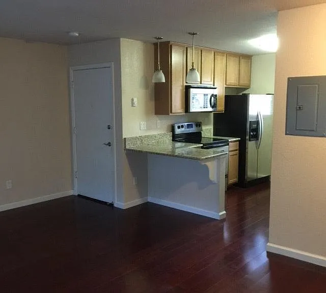 300 Glenwood Cir #290 — Photo 2