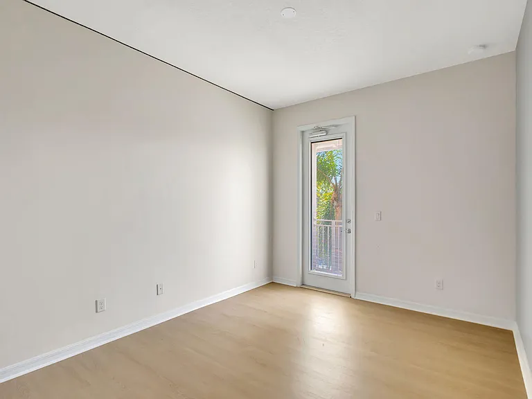 1212 S Community Dr — Photo 23