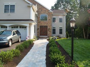 7 Webb Ave, Wellesley, MA 02481