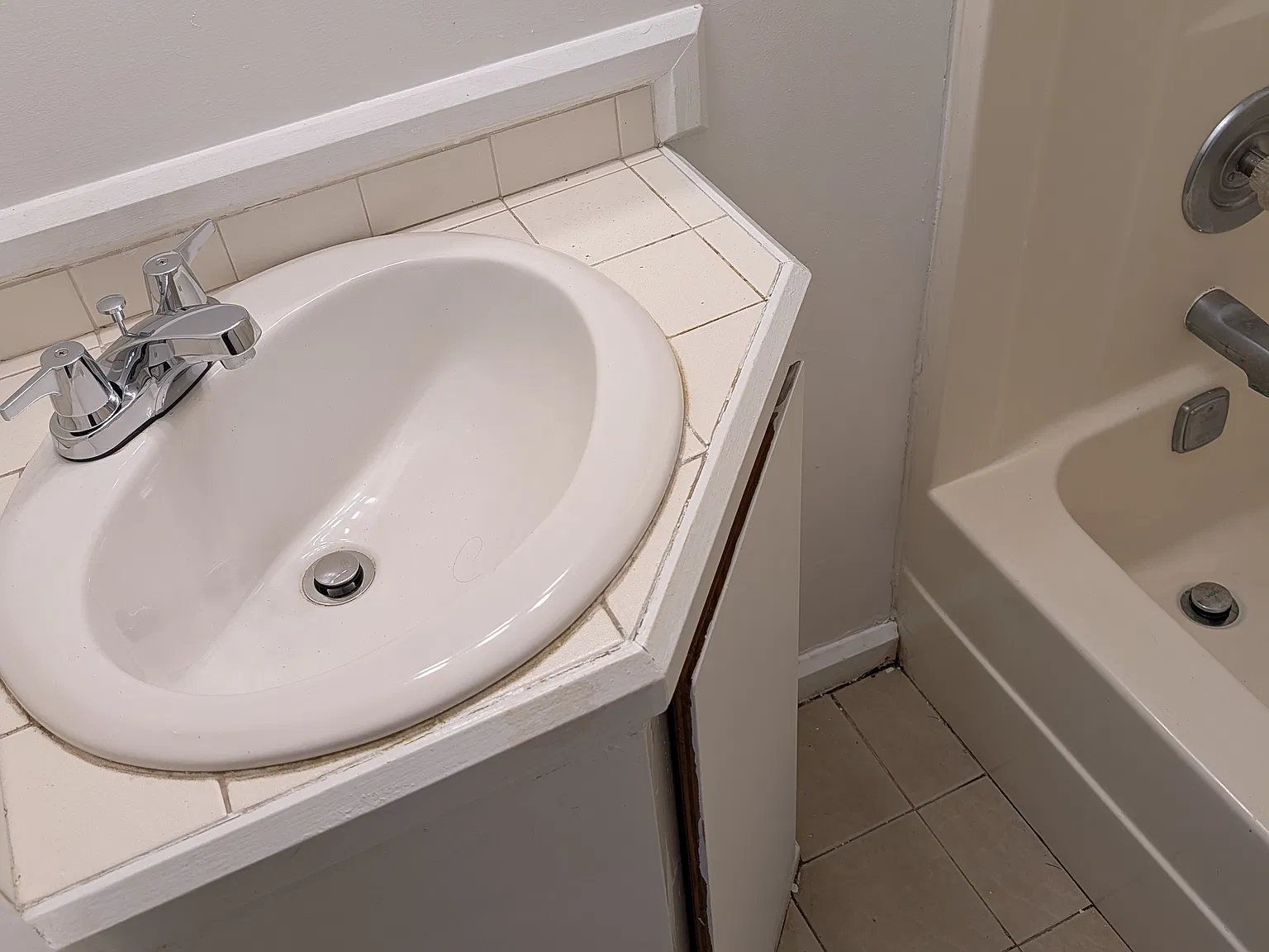 2 bed, 700 sqft, $1,000 — Photo 3