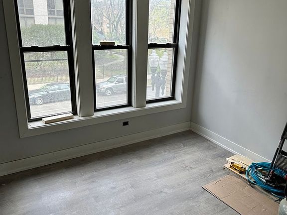 4th image of 1243 W Morse Ave APT 1