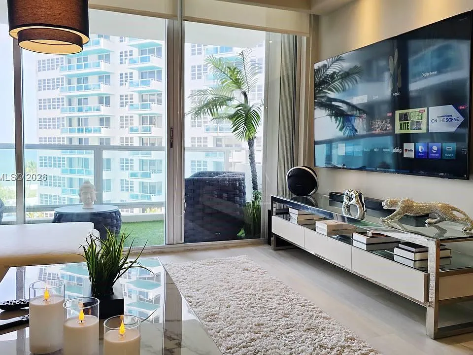 5151 Collins Ave #726